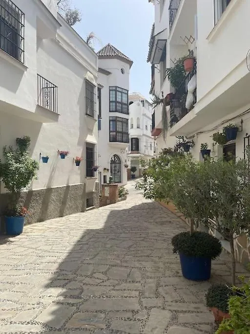 Sunshine Serenity Coast Retreat エステポナ スペイン