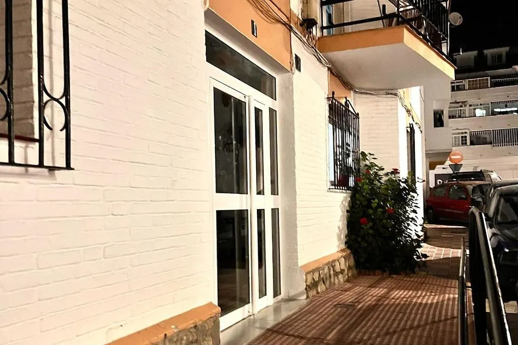 Sunshine Serenity Coast Retreat エステポナ スペイン